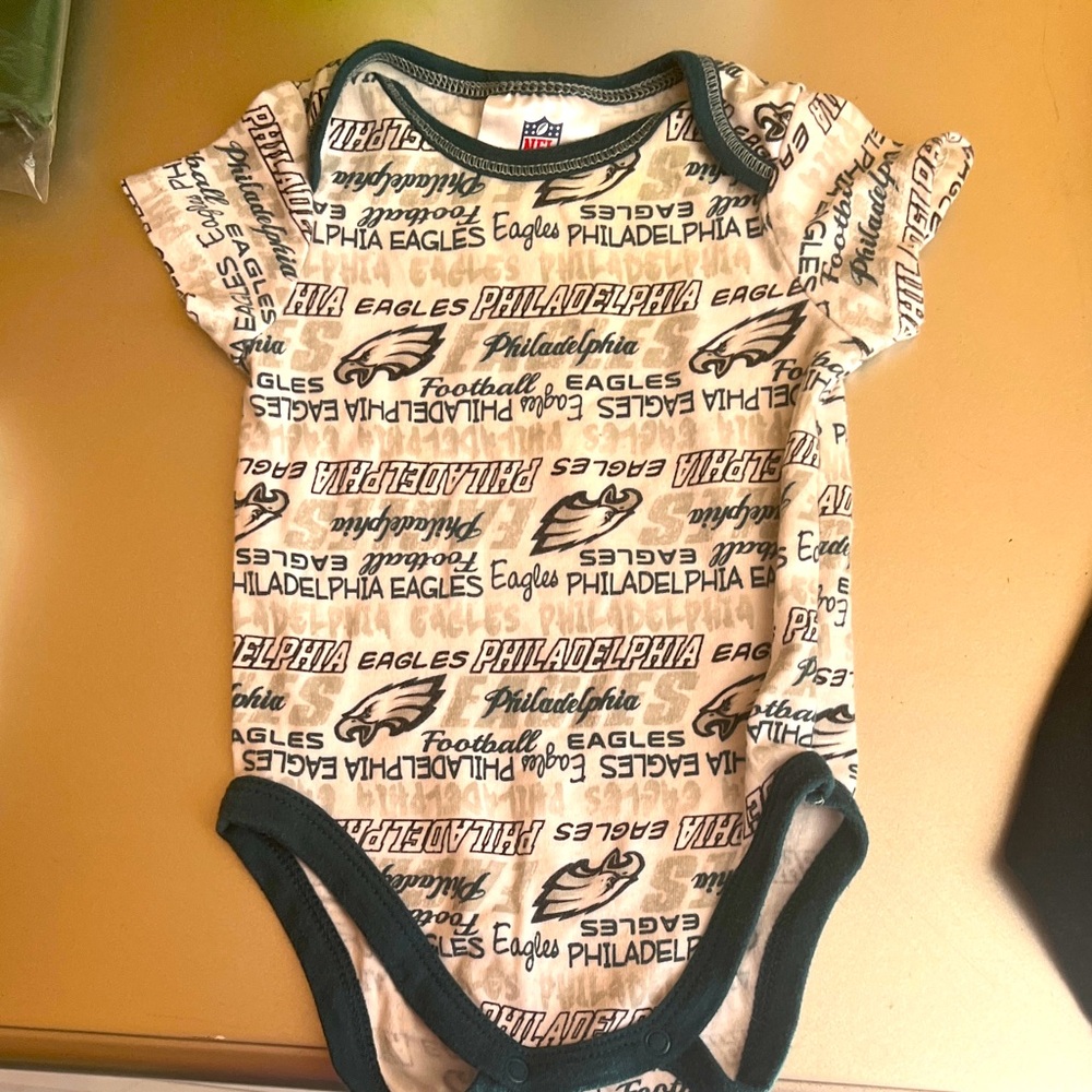 NFL Philadelphia Eagles Baby Onesie-NEW